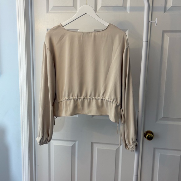 Dynamite Light Beige Long Sleeve Blouse Size Medium - Picture 4 of 10